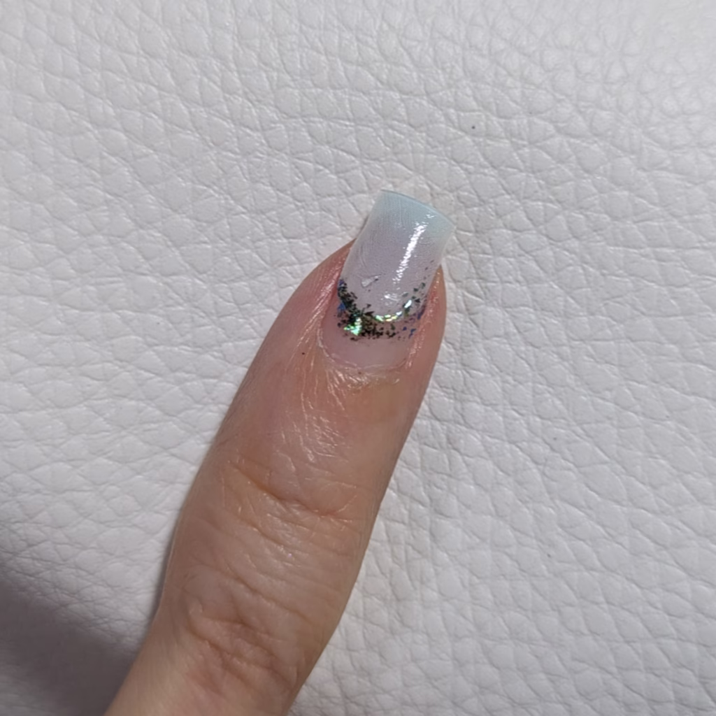 シールの境目に流れないジェルをラインをひくようにする!
