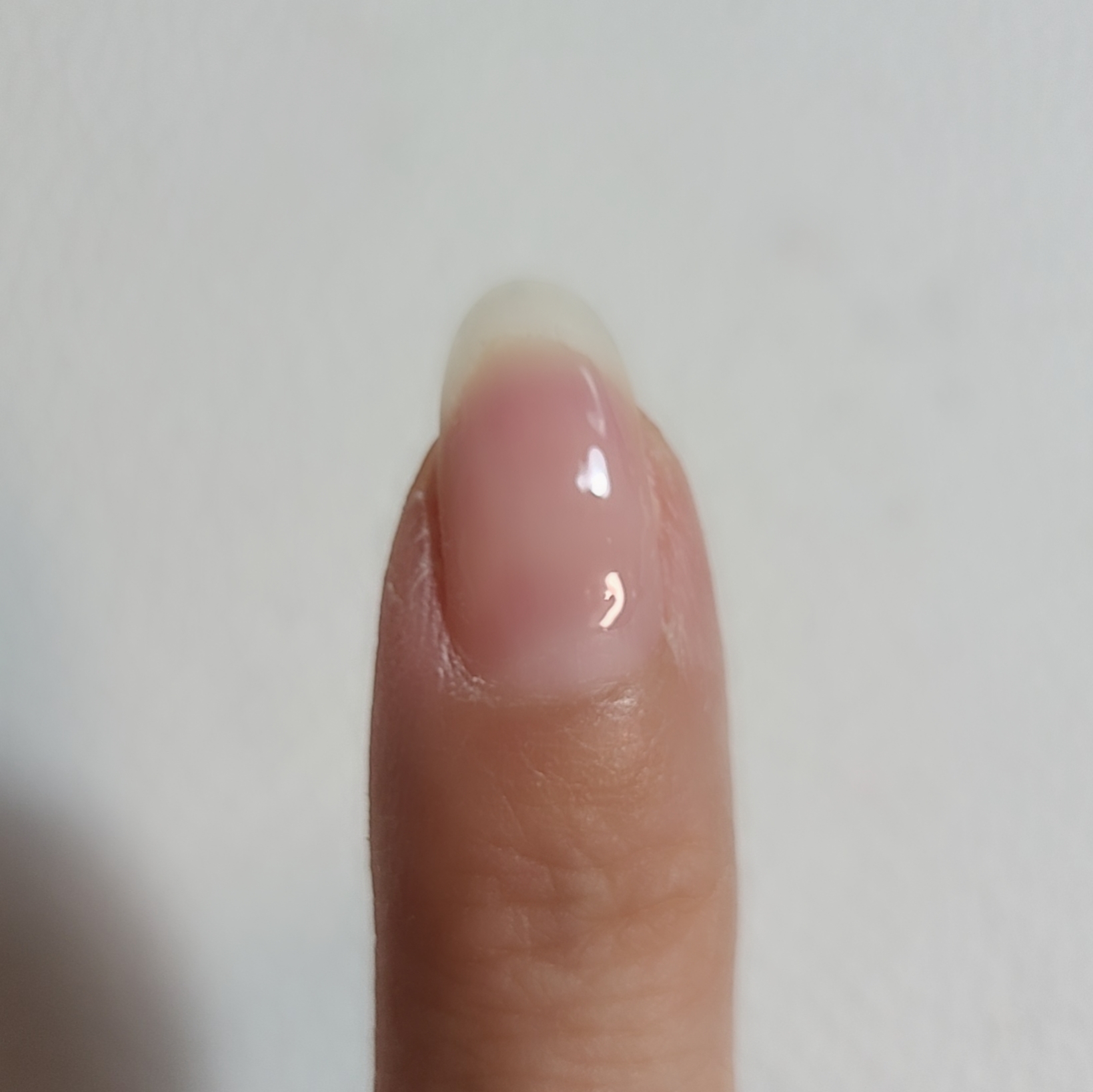 周囲にはベースを塗らず、そのままカラージェルへ