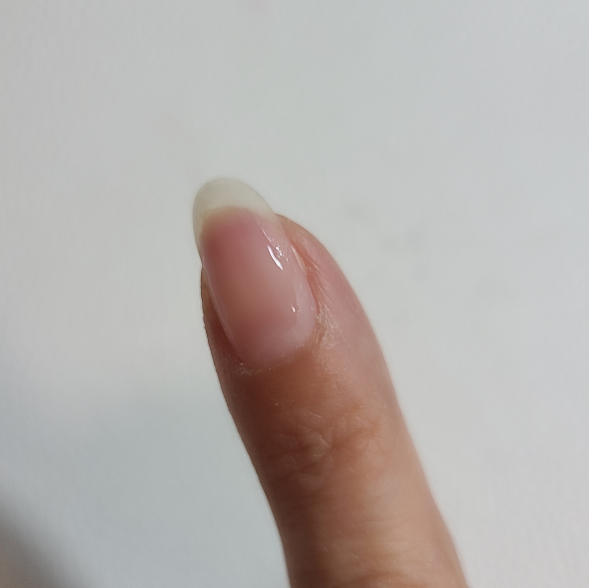 周囲にはベースを塗らず、そのままカラージェルへ